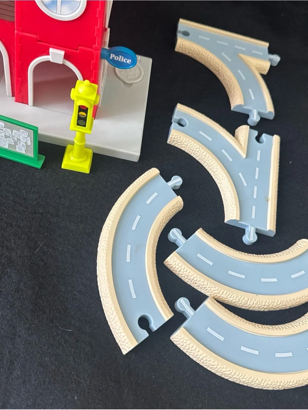 Richard Scarry's Busytown Deluxe Play Set Town Hall w/ Track Figures & Org Box